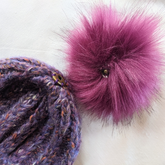 NWT Anthropologie Pom Beanie + 2 poms - Picture 5 of 8